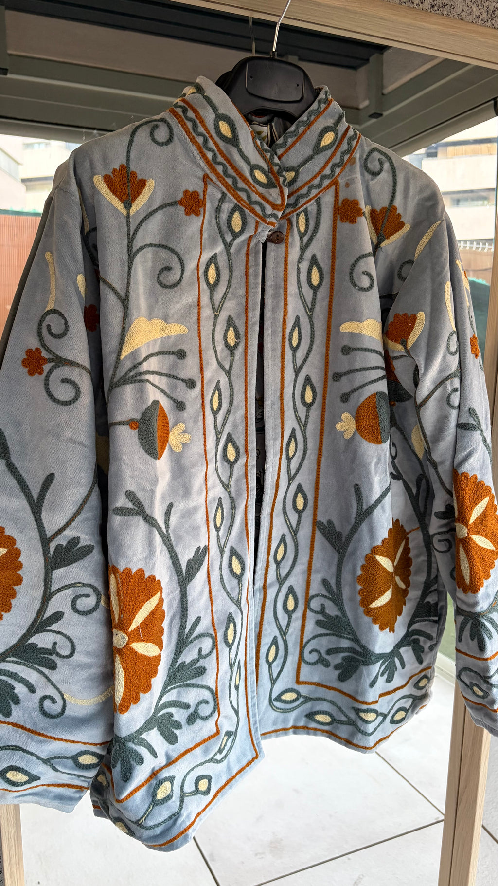 Chaqueta suzani celeste