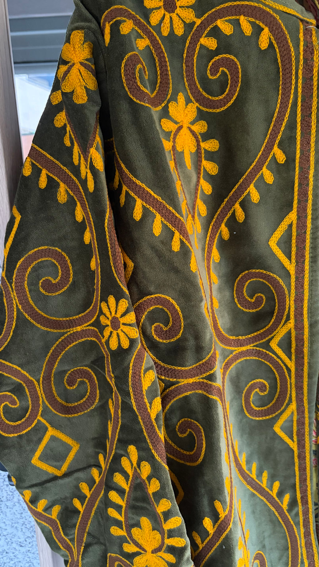 Chaqueta suzani caqui