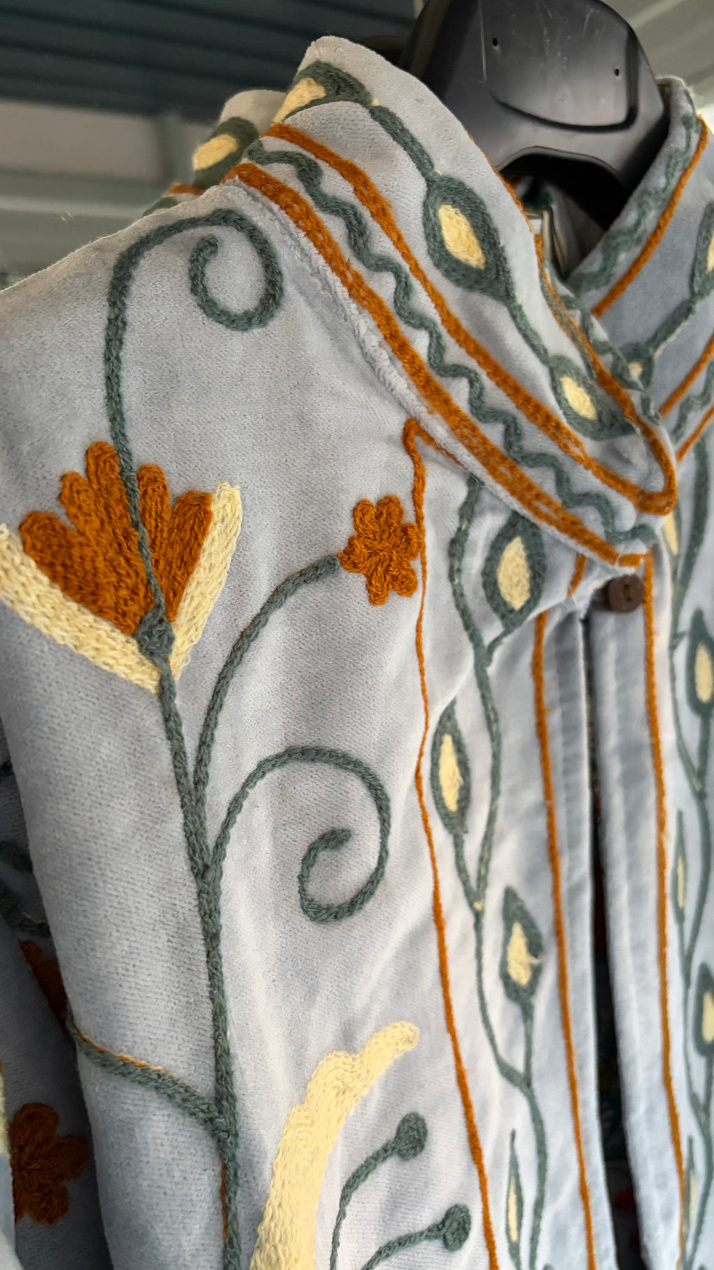 Chaqueta suzani celeste