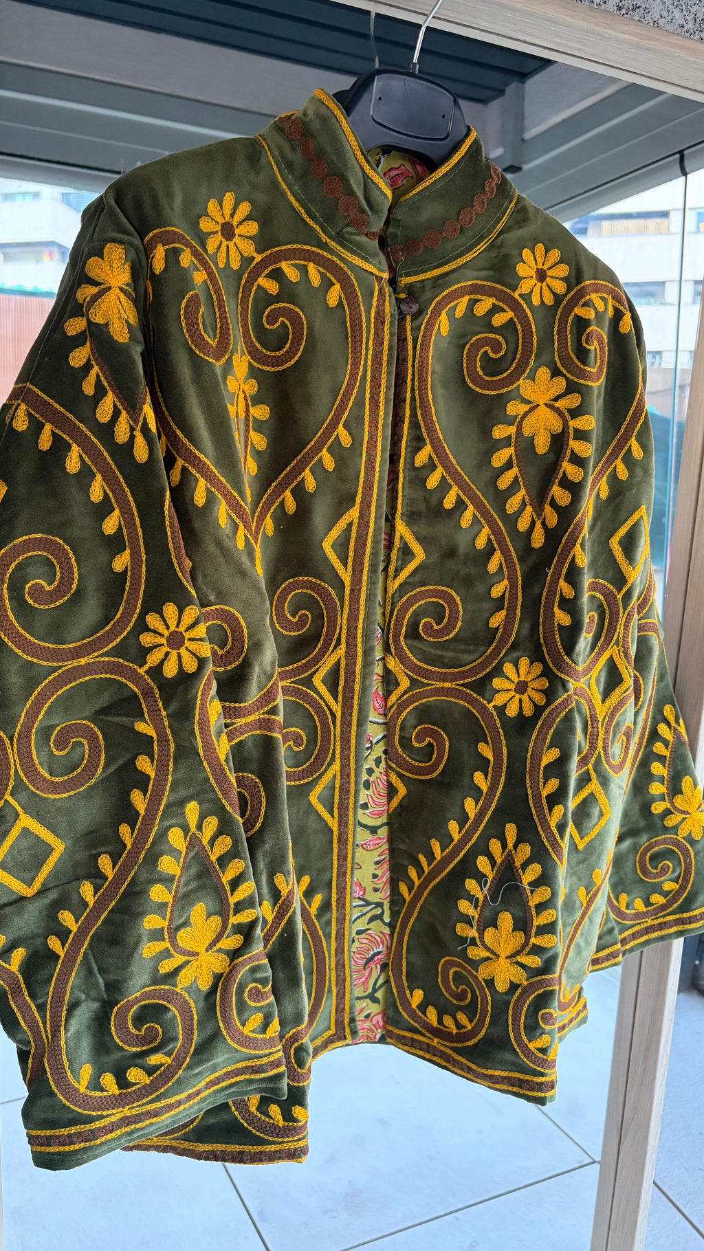 Chaqueta suzani caqui